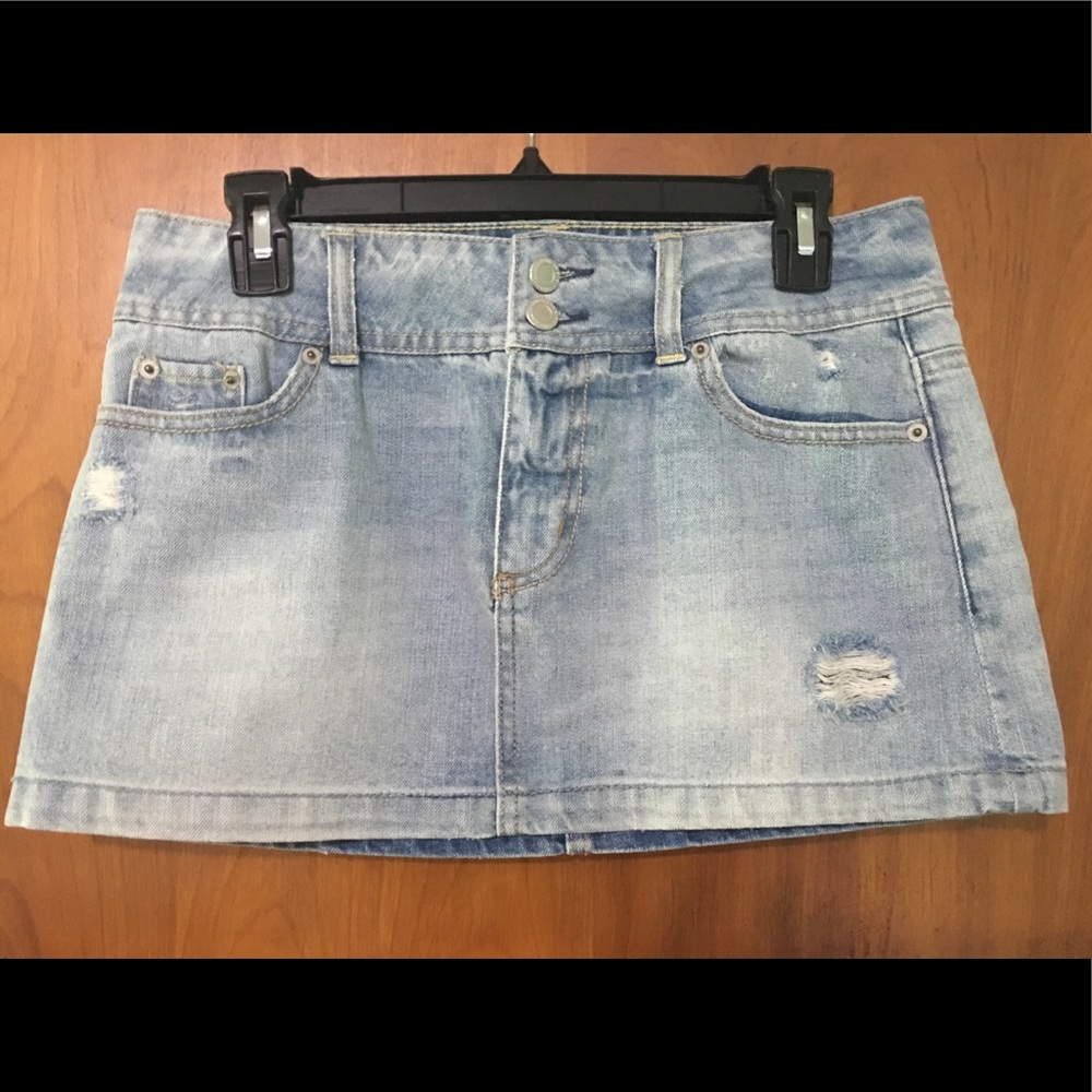 American Eagle Women's Distressed Denim Skirt 4